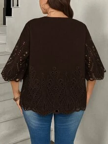 Easowa Curve 大尺碼純色鏤空刺繡襯衫 - 棕色 - 查看 2