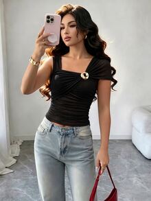 SHEIN Franclia 女款夏季網紗上衣，不對稱領口、披肩袖、金屬裝飾、透視設計，度假休閒日常街頭風 - 黑色 - 查看 4