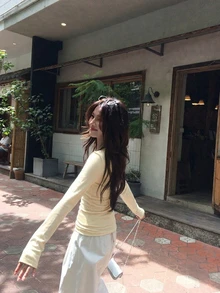 DAZY 女款V領長袖純色韓風T恤 - 杏色 - 查看 8