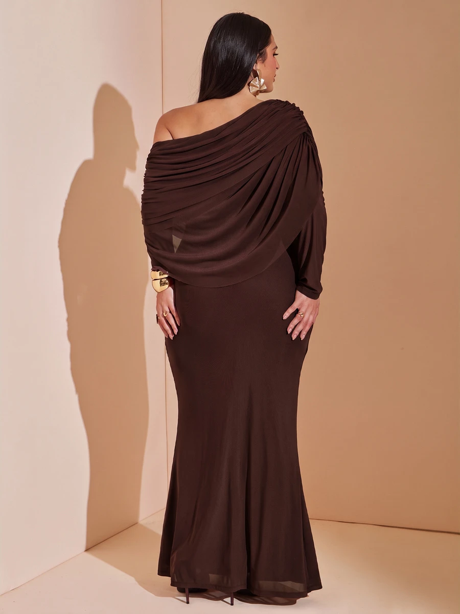 SHEIN BAE CURVE فستان طويل من الشبك المجعد باللون البنفسجي العميق للنساء ذوات الأحجام الكبيرة، فستان أنيق بكتف غير متماثل للخريف - قهوة بني - مشاهدة 1