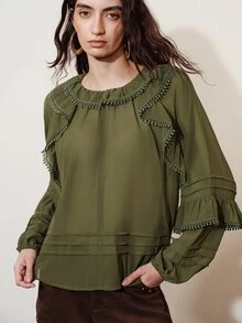 Aveloria Modichic 法式優雅奢華女款輕量圓領雪紡拼接蕾絲荷葉邊百褶設計泡泡長袖襯衫 - 軍綠色 - 查看 3