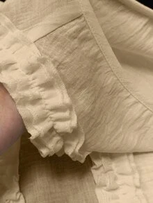 SHEIN Franclia 女款收腰荷葉邊下擺V領荷葉邊飾無袖優雅法式休閒米白色女式襯衫，適合早午餐、夏季度假 - 卡其色 - 查看 4
