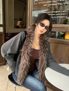 Livesso Kardigan Lengan Panjang Abu-abu Dipadukan dengan Jaket Kasual Warna Kontras Berkerah Lebar Berbulu Imitasi Cokelat untuk Musim Gugur - Grey - View 4