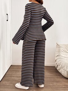 SHEIN 孕婦條紋側開衩上衣與長褲兩件套 - 巧克力棕 - 查看 2
