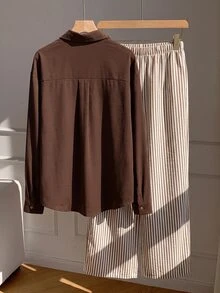 Comfortcana 女款騎士圖案單排扣襯衫與棕色條紋長褲兩件套 - 棕色 - 查看 2