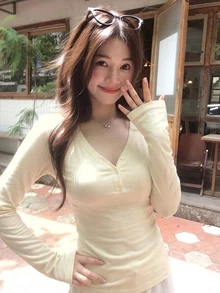 DAZY 女款V領長袖純色韓風T恤 - 杏色 - 查看 3