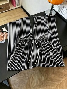 GlowEve 女款時尚休閒刺繡圓領短袖抽褶腰貼身短版T恤與條紋印花鬆緊腰抽繩百搭寬鬆直筒長褲兩件套 - 黑與白 - 查看 3