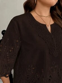 Easowa Curve 大尺碼純色鏤空刺繡襯衫 - 棕色 - 查看 4