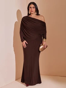 SHEIN BAE CURVE فستان طويل من الشبك المجعد باللون البنفسجي العميق للنساء ذوات الأحجام الكبيرة، فستان أنيق بكتف غير متماثل للخريف - قهوة بني - مشاهدة 3
