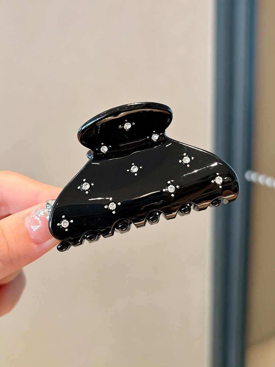 Rhinestone Decorated Fashion Hair Claw Suitable For Daily Wear