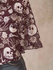 SHEIN ICON 大尺碼網紗骷髏印花不對稱下擺上衣 - 紅色 - 查看 3