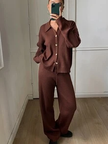DAZY Setelan Kasual 2 Potong Wanita: Cardigan Rajut Lengan Panjang Model Bahu Longgar dan Celana Rajut Satu Kancing, Warna Polos - Coklat - View 2