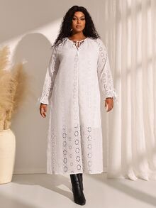 BrightlyHer Gaun Elegan Gaya Boho Ukuran Besar Warna Putih Polos dengan Bordir, Leher Bertali, Lengan Panjang, dan Hiasan Ruffle, Cocok untuk Liburan, Acara Formal, dan Konfirmasi di Musim Gugur 2026 - Putih - View 4