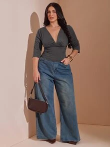 SHEIN BAE CURVE 大尺碼女款純色深V領修身T恤 - 深灰色 - 查看 1