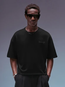 STYNVO 男士舒適純色布料圓領短袖T恤，3D泡棉字母印花，休閒街頭風度假穿搭，極簡辦公假日海灘黑色 - 黑色 - 查看 3