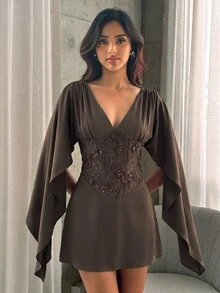 Aloruh 優雅性感女款棕色迷你裙，混紡材質設計搭配披肩式疊層，適合夜生活、夜店或萬聖節穿著 - 咖啡棕 - 查看 4