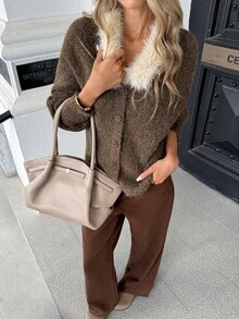 Pariaura Cardigan Sweater Kancing Tunggal Patchwork dengan Kerah Bulu Kelinci Imitasi Bergaya Vintage - Coklat - View 4