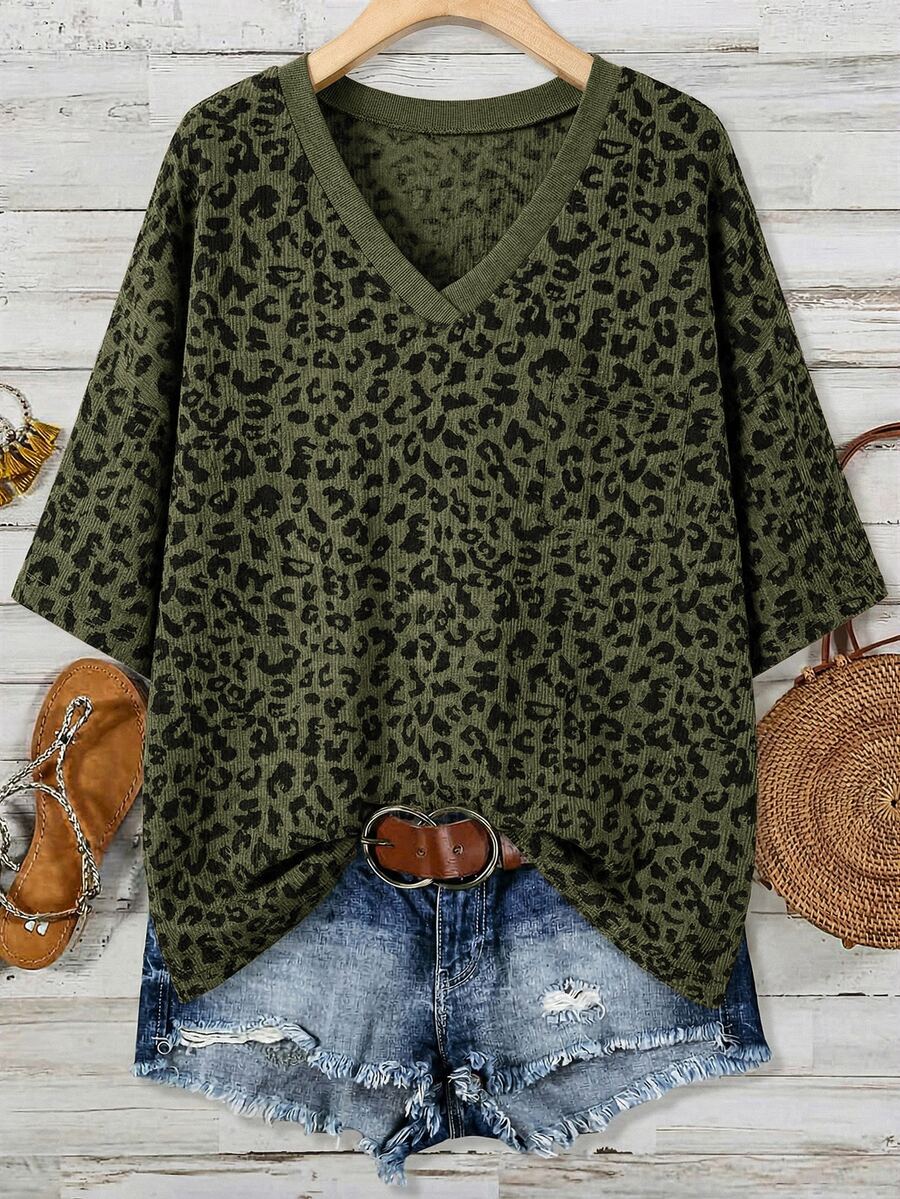 SHEIN LUNE 大尺碼夏季休閒豹紋印花T恤 - 軍綠色 - 查看 1