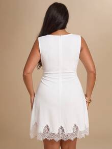 SHEIN BAE CURVE 大尺碼女款黑色蕾絲拼接無袖洋裝 - 白色 - 查看 2