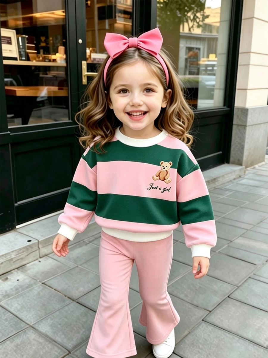女童幼兒可愛熊圖案2件套,粉色與綠色拼接寬條紋圓領套頭運動衫,精緻字母印花,羅紋袖口,搭配粉色喇叭長褲,寬鬆舒適版型,甜美時尚休閒套裝,適合春、秋、冬日常穿著 - 彩色 - 查看 1