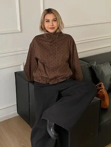 Livesso 女款秋季咖啡棕色翻領鈕扣口袋裝飾水洗寬鬆長袖短版牛仔夾克 - 咖啡棕 - 查看 5