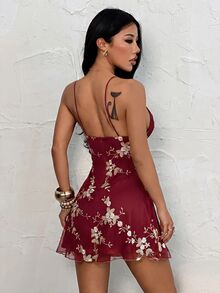 SHEIN PETITE 女款優雅性感百褶罩杯刺繡純色修身A字迷你洋裝 - 酒紅色 - 查看 2