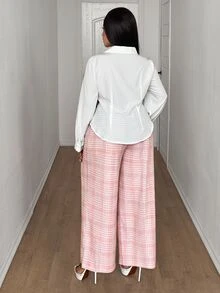 SHEIN CURVE+ 大尺碼女款法式領格紋印花 2 合 1 上衣與長褲套裝 秋季 - 彩色 - 查看 2