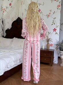CottageSlumber طقم بيجامة نسائي بأكمام طويلة مع ياقة طية، أزرار أمامية، طباعة زهور رومانسية مجعدة ومنتفخة مع حافة مكشكشة - وردي - مشاهدة 2