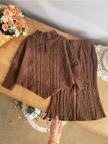 SHEIN 2件組幼女上衣與喇叭褲套裝，甜美公主風咖啡棕色麻花針織鏤空長袖半高領，休閒款，適合生日派對、秋季假期穿著 - 棕色 - 查看 2