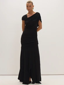 MUSEYN Gaun Maxi Hitam Asimetris dengan Detail Kerut dan Model Bahu Terbuka, Gaun Abadi untuk Kencan Malam, Musim Gugur Terbaru - Hitam - View 1