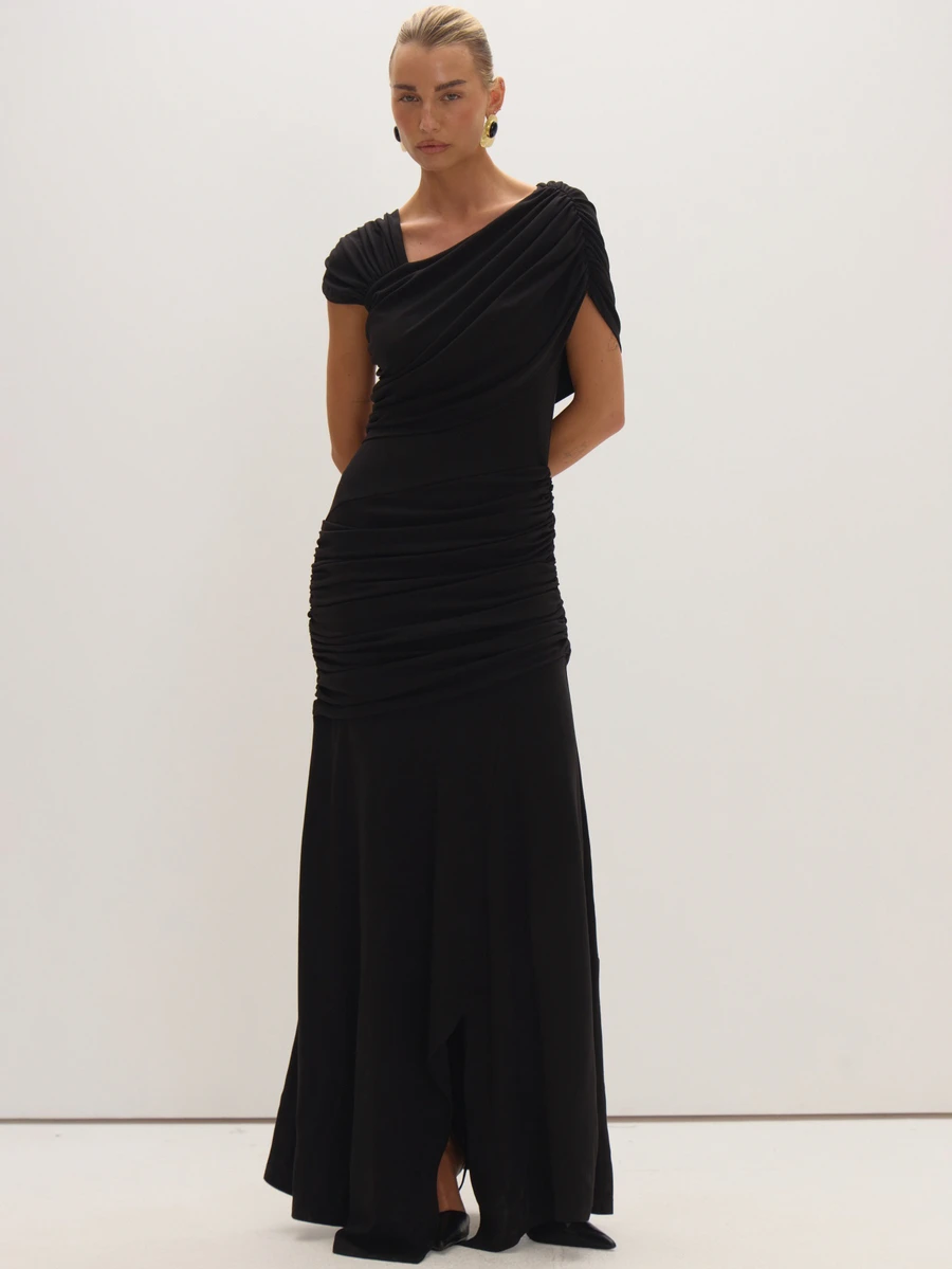 MUSEYN Gaun Maxi Hitam Asimetris dengan Detail Kerut dan Model Bahu Terbuka, Gaun Abadi untuk Kencan Malam, Musim Gugur Terbaru - Hitam - View 1