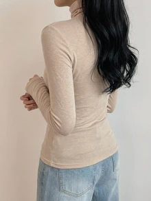 DAZY 女款高領修身長袖百搭T恤 - 杏色 - 查看 4