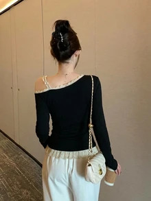 DAZY 女款蕾絲拼接修身百搭休閒T恤 - 黑色 - 查看 2