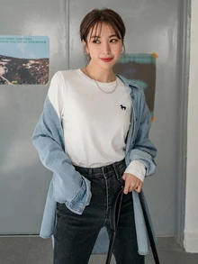DAZY 女款簡約刺繡長袖T恤，適合日常穿著的多功能款式 - 白色 - 查看 5