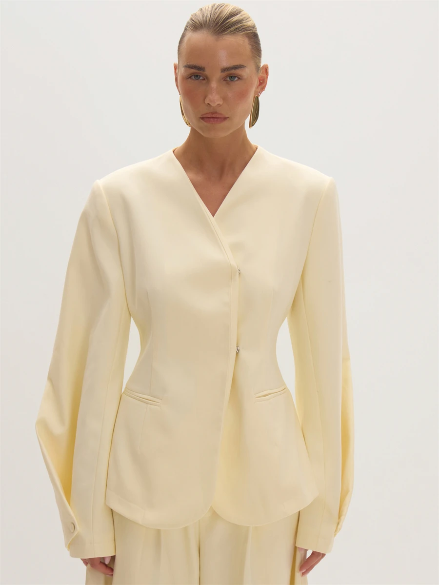 MUSEYN Cream Woven Cinched Structured Suit Blazer Date Night Timeless Tailored Office New Season Fall - Beige - View 1