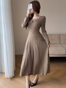 Feyla Gaun Rajut Model Baru dengan Tali Silang, Pinggang Elastis, dan Gaya Elegan - Kopi - View 5