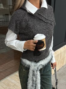 DAZY Atasan Rompi Rajut Kasual Longgar Tanpa Lengan Berbulu dengan Hiasan Kancing Kerah Asimetris Warna Abu-abu Gelap - Dark Grey - View 3