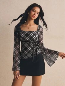 Poéselle 女款格紋方領喇叭袖綁腰時尚上衣 - 黑與白 - 查看 5