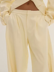 MUSEYN Cream Woven Barrel Leg Structured Suit Trousers Date Night Timeless Tailored Office New Season Fall - Beige - View 5