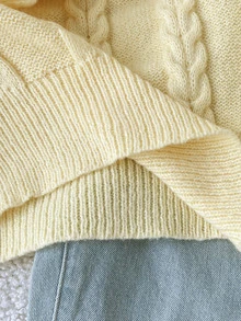 SHEIN 青少年女孩秋冬款寬鬆休閒時尚流行色淺黃色針織紋理提花3D壓花鉤編花飾圓領長袖加厚套頭毛衣 - 黃色 - 查看 9