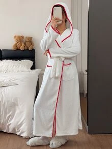 Napfluff Jubah Wanita Lengan Panjang Berbahan Lembut dengan Bordir Mesin Warna Kontras yang Lucu, Dua Kantong, Kerah Berlipat, dan Bahan Lembut. - Putih - View 6