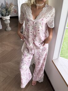 CottageSlumber طقم بيجاما نسائي من الدانتيل والقطع المنسوجة نصف شفافة بأكتاف مكشوفة وأزرار أمامية وأكمام قصيرة مع بنطال طويل - وردي - مشاهدة 3