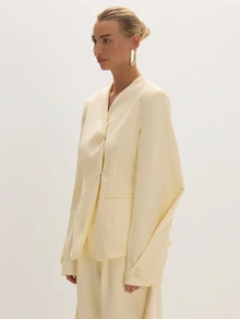 MUSEYN Cream Woven Cinched Structured Suit Blazer Date Night Timeless Tailored Office New Season Fall - Beige - View 3