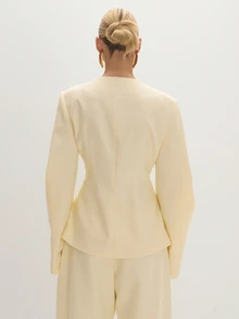 MUSEYN Cream Woven Cinched Structured Suit Blazer Date Night Timeless Tailored Office New Season Fall - Beige - View 4