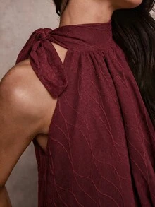 SHEIN Unity 女款酒紅色紋理布料掛脖綁帶無袖套頭上衣 休閒性感時尚百搭上衣 適合早午餐、夜晚外出、夏季度假 - 紅色 - 查看 5