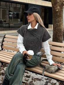 DAZY Atasan Rompi Rajut Kasual Longgar Tanpa Lengan Berbulu dengan Hiasan Kancing Kerah Asimetris Warna Abu-abu Gelap - Dark Grey - View 5