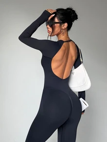 Easithlete بدلة يوغا بدون درزات للنساء - الأسود - مشاهدة 1