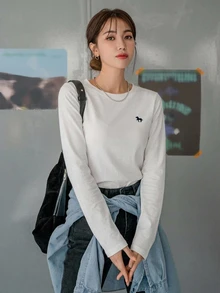 DAZY 女款簡約刺繡長袖T恤，適合日常穿著的多功能款式 - 白色 - 查看 1