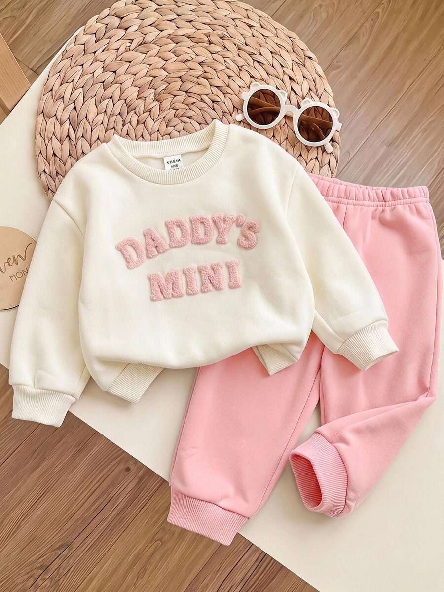 SHEIN طقم من قطعتين للأطفال والبنات الصغيرات، بلوزة سويت شيرت بياقة دائرية مطرزة بنمط حروف لطيفة وبنطال طويل، مناسب للخريف/الشتاء - متعدد الألوان - مشاهدة 1