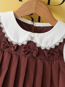 Elladie kids 女童復古蕾絲領襯衫與百褶背心裙套裝，學院風校園風格 - 咖啡棕 - 查看 4